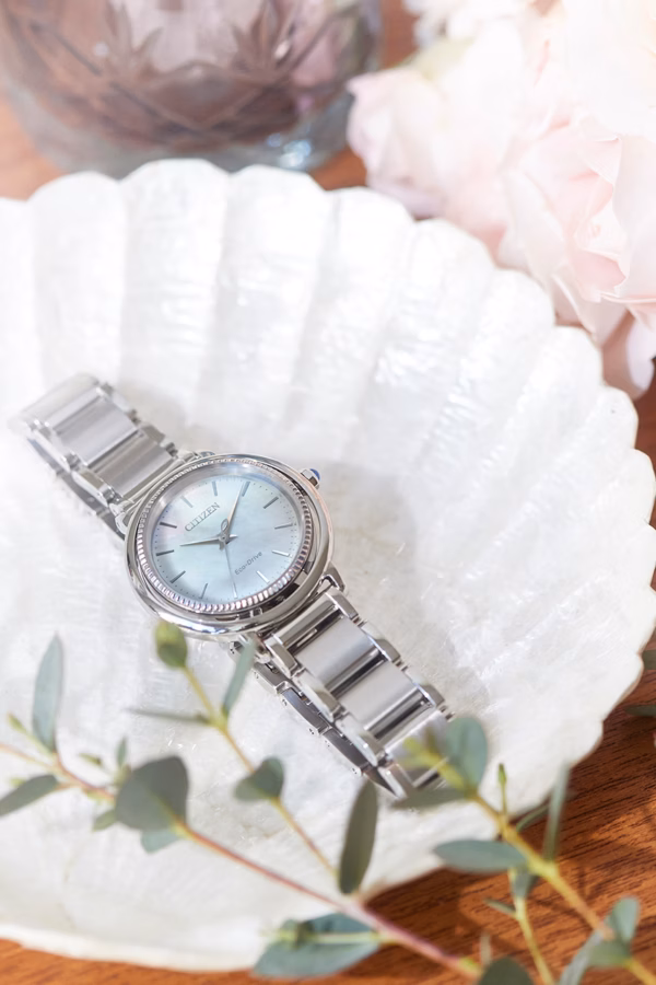 CITIZEN 星辰 L系列 珍珠母貝光動能女錶 EM1100-84D：圖片 6