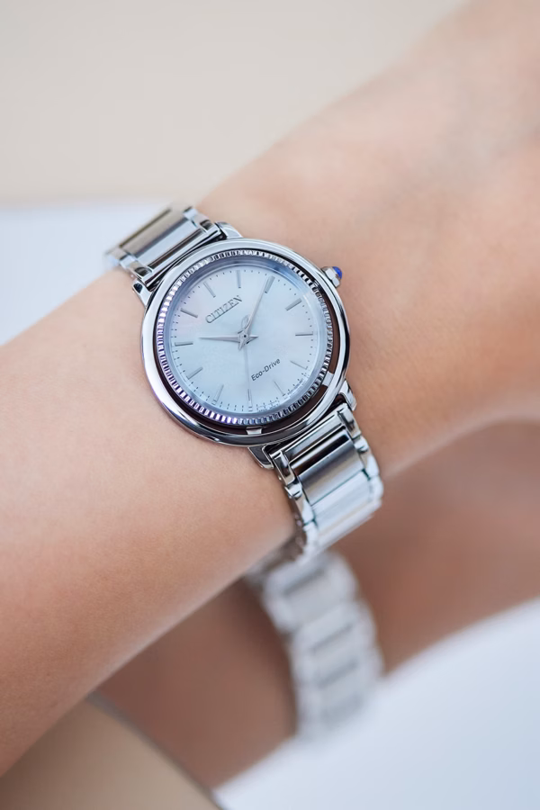 CITIZEN 星辰 L系列 珍珠母貝光動能女錶 EM1100-84D：圖片 7