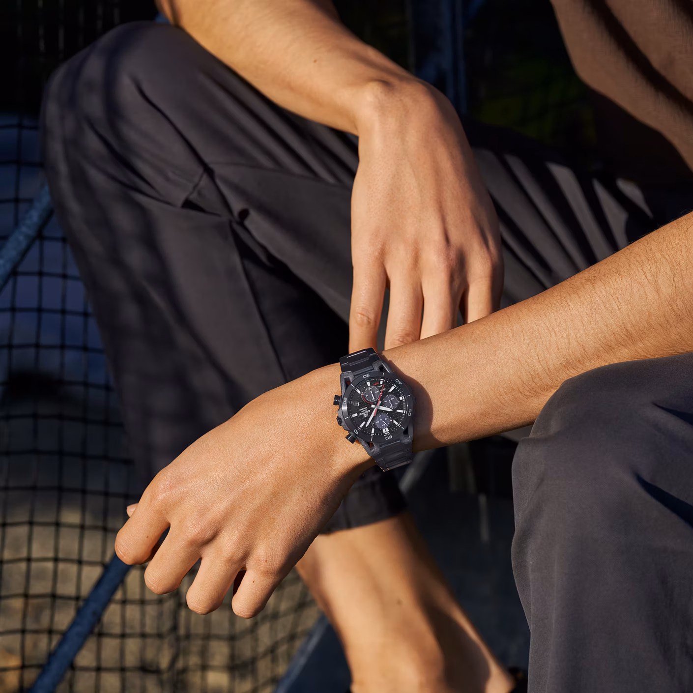 CASIO 卡西歐 EDIFICE EQS-960DC-1AV 全黑碳纖維 太陽能計時賽車錶