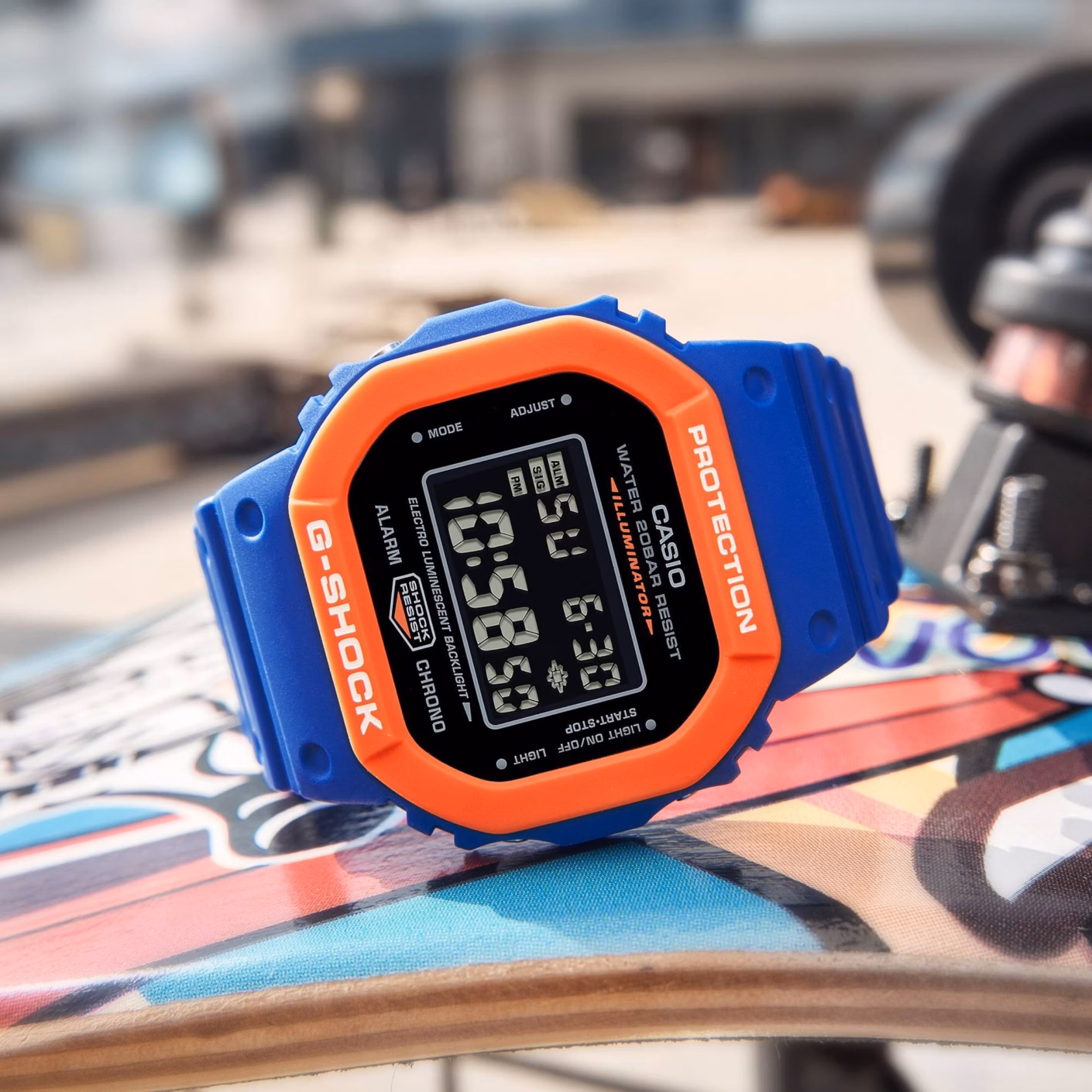 CASIO 卡西歐 G-SHOCK DW-5610SC-2 流行活潑動感設計 數位腕錶