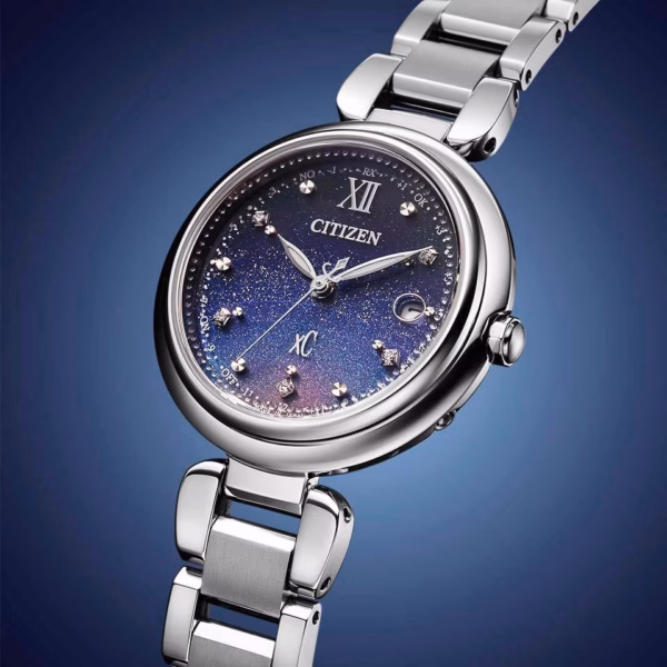 CITIZEN 星辰 xC DEAR Collection 限量款 夜空彩虹系列 鈦金屬光動能電波女錶 ES9460-70L：圖片 4