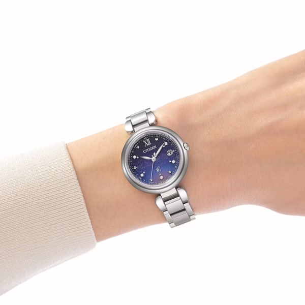 CITIZEN 星辰 xC DEAR Collection 限量款 夜空彩虹系列 鈦金屬光動能電波女錶 ES9460-70L：圖片 9