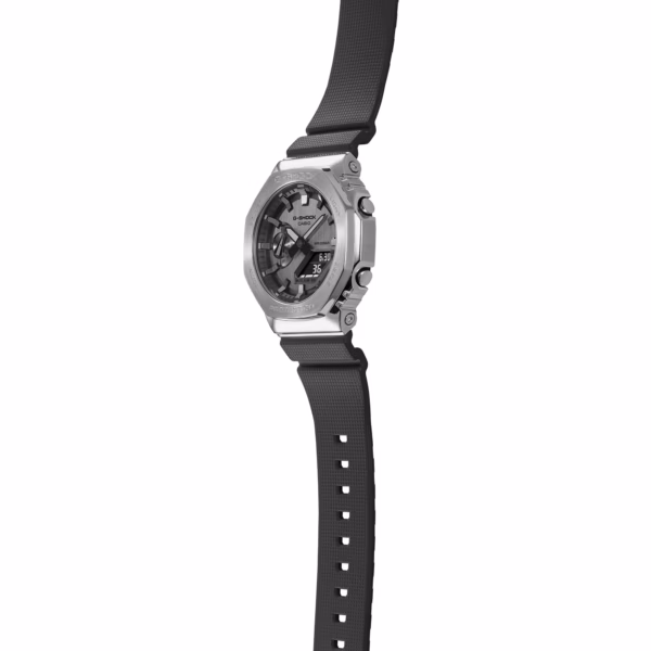 CASIO 卡西歐 G-SHOCK GM-2100-1ADR 質感銀 八角系列 數位指針雙顯錶：圖片 4