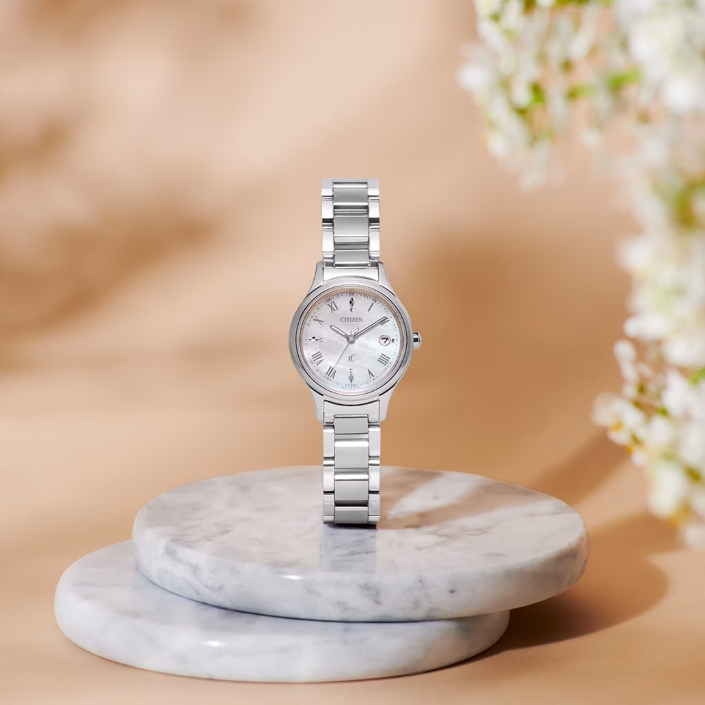 CITIZEN 星辰 xC hikari collection 光系列 白蝶貝 永恆鉑金 光動能電波女錶 ES9490-52D