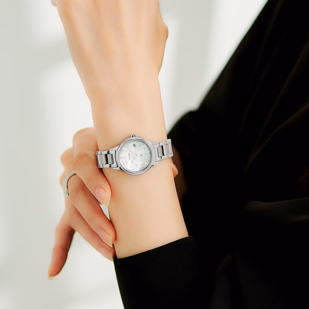 CITIZEN 星辰 xC hikari collection 光系列 白蝶貝 永恆鉑金 光動能電波女錶 ES9490-52D