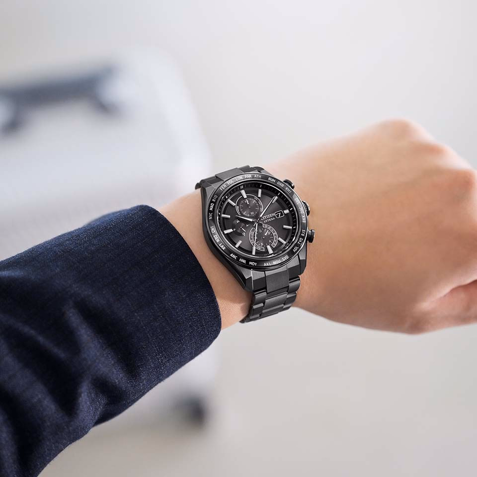 CITIZEN 星辰 ATTESA ACT Line 黑鈦系列 光動能全球電波時計錶 AT8294-59E