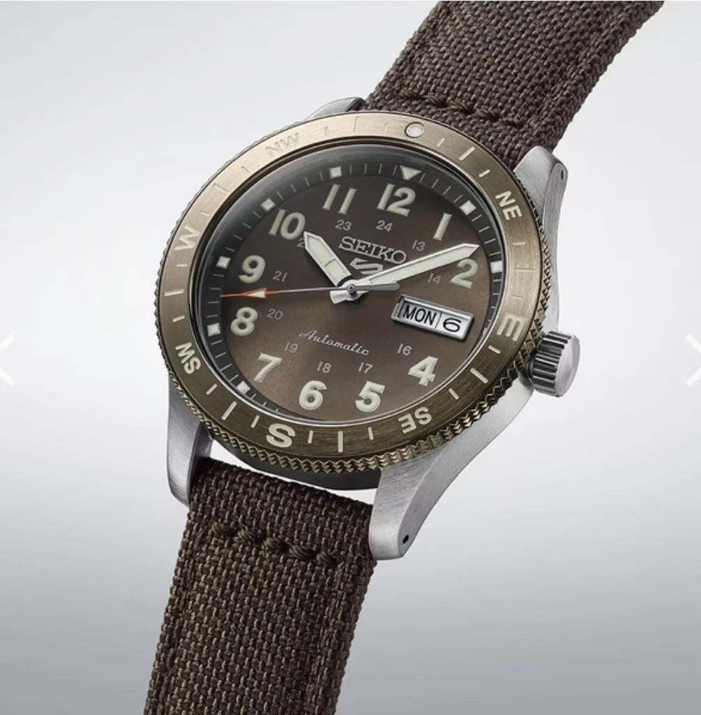 SEIKO 精工 5 Sports系列 戶外羅盤大地棕面帆布帶機械錶 HDB009K1