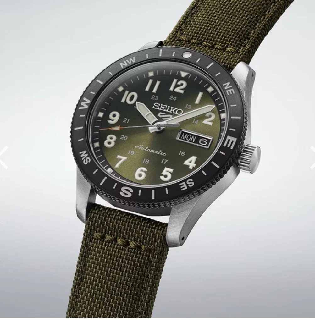 SEIKO 精工 5 Sports系列 戶外羅盤軍綠面帆布帶機械錶 HDB008K1