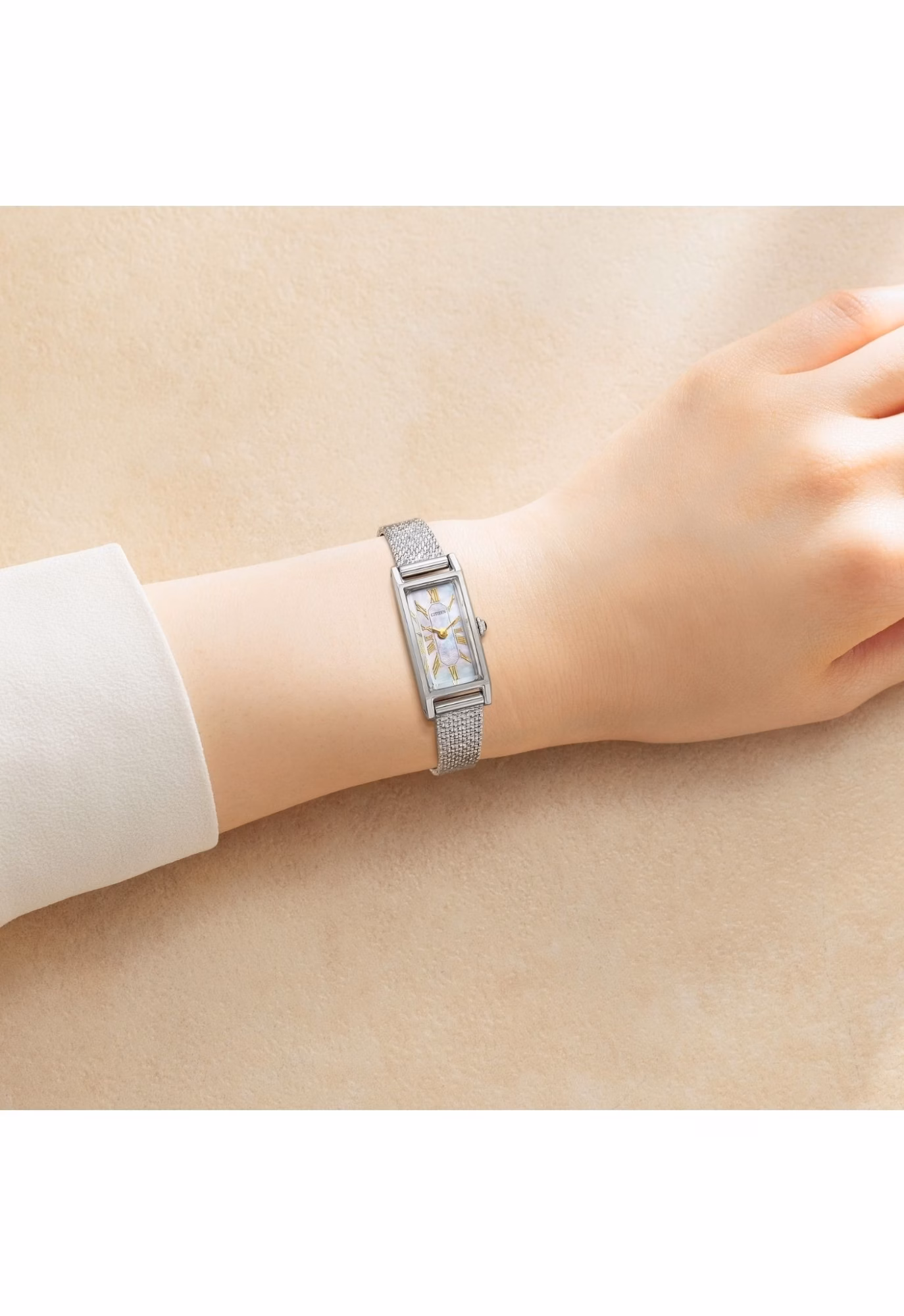 CITIZEN 星辰 LADY'S 限量方形復古 光動能女錶 EG7040-74D
