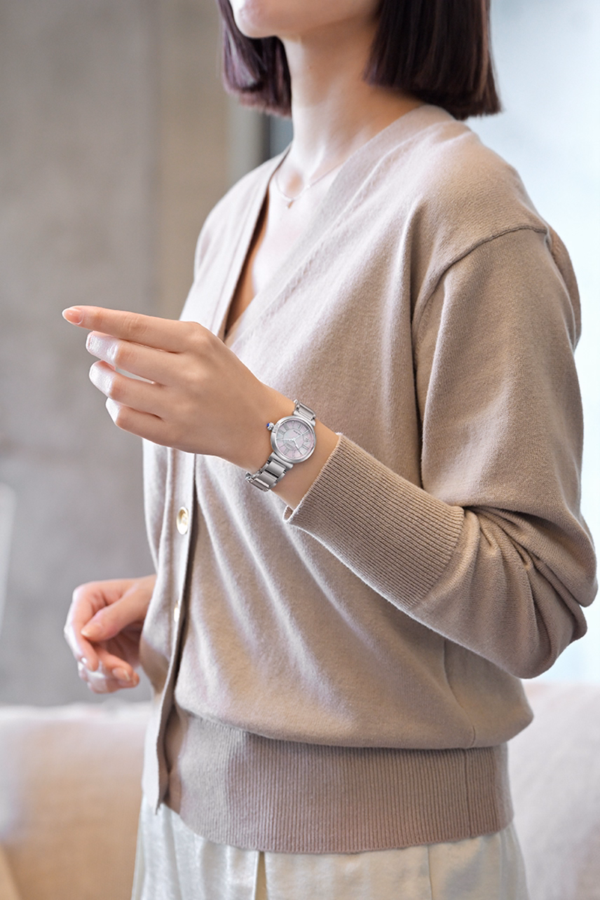 CITIZEN 星辰 L系列 白蝶貝光動能女錶 EM1060-87Y